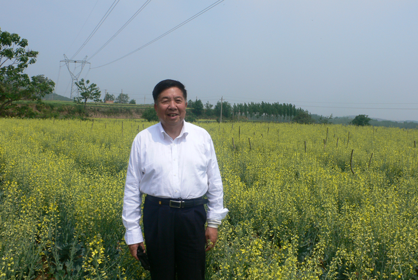 2 方智远院士荣获禁漫
建院65 周年卓越奉献奖 (1).JPG